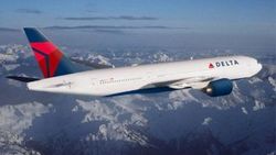 Delta Havayolları uçaktan indirdiği aileden özür diledi
