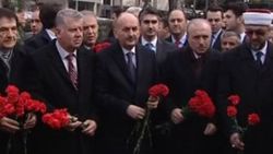 Sağlık Bakanı patlama alanına karanfil bıraktı