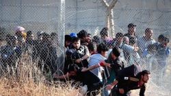 100 bin Suriyeli Türkiye'ye girmek için sınırda bekliyor