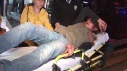 Metrobüste duracak düğmesi kavgası: 1'i ağır 2 yaralı