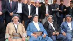 Jirki aşiretinden PKK'ya Türk bayraklı gönderme