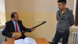 Sigarayı bırakan öğrencisine sınavdan 100 verdi
