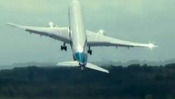 Boeing 787-9 yolcu uçağından inanılmaz kalkış