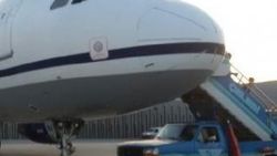 Havada motoru duran uçak acil iniş yaptı