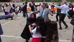 23 Nisan'da öğrencilerle öğretmenler çifte telli oynadı