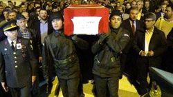 Uşaklılar şehit binbaşıyı karşıladı