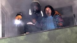 Üsküdar'da üç katlı binada yangın