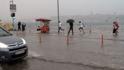 Üsküdar'da denizle kara yine birleşti İZLE
