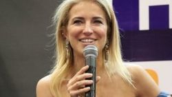 Burcu Esmersoy: Bana bakılmasından çok hoşlanmıyorum