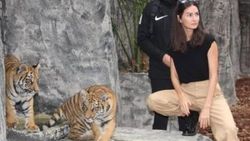 Yasemin Özilhan hayvanat bahçesinde
