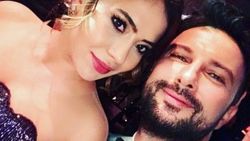 Tarkan ve eşi mal kabul kapısından çıktı