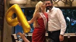 Petek Dinçöz'e eşinden sürpriz parti