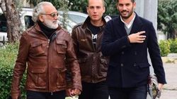 Sinan Çetin ve oğulları sahilde tur attı