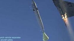 Uyduları jet uçaklarıyla uzaya taşıyacaklar