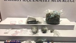 Ataşehir'de lüks otomobilde 2 kilo uyuşturucu yakalandı
