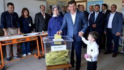 Başbakan Davutoğlu’nun sandığında birinci AK Parti