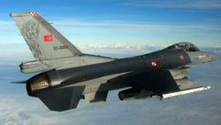 Türk F-16'larını gören Suriye uçağı kaçtı