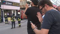 Eşini telefonla görüntülü arayarak yangını izletti