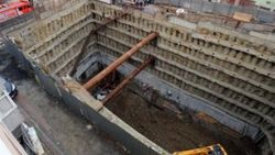 Rezidans inşaatında vinç temele düştü: 1 ölü