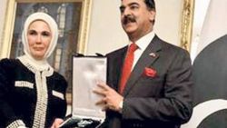 Emine Erdoğan'ın kolyesi için eski başbakana süre verildi
