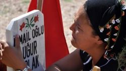 Somalılar bayrama maden şehitliğinde girdi