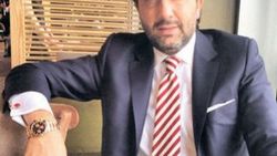 İş adamı kayıp saatini billboard'la arıyor