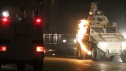 Hakkari Van karayolunu kapatanlara polis müdahalesi