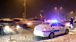 Van'da kar yağışı uçak seferlerini iptal ettirdi