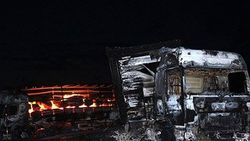 Teröristler Van'da 3 aracı yaktı