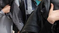 Genelev baskınında polis 6 çocuk buldu