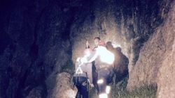 Van Kalesi'ne tırmanan 2 genç 150 metrede mahsur kaldı