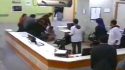 Van'da doktora tekmeli yumruklu dayak İZLE