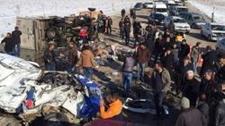 Van'da minibüs kamyonla çarpıştı: 11 ölü