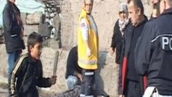 Kayserili çocuk kazada yaralanan ablasını sopayla aradı