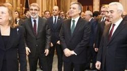 Abdullah Gül iş dünyasının önemli isimleri ile buluştu