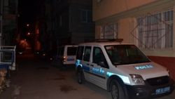 Polis intihardan vazgeçirmeye çalıştığı eşini vurdu