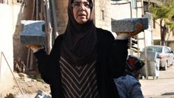 Kadın başkanın kadın işçileri erkeklere ‘taş’ çıkarttı