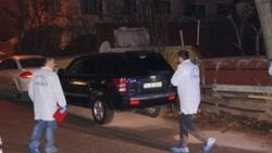 Anne ve oğlunu bağlayıp villada soygun yaptılar