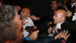 Arena'da gazetecilere saldıran 5 kişi serbest bırakıldı
