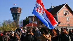 Hırvatistan Vukovar katliamı kurbanlarını andı