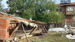 Kastamonu’da şiddetli fırtına ağaçları devirdi