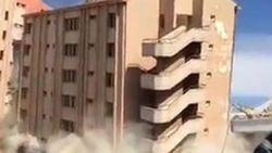 Eski devlet hastanesi, kirişleri yıpratılarak yıkıldı