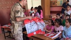 Jandarma öğrencileri yalnız bırakmadı