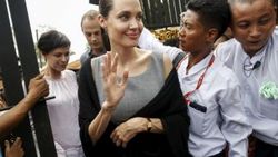 BM iyi niyet elçisi Jolie Myanmarlı kadınlarla buluştu