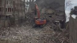 Silivri'de metruk binalar yıkıldı