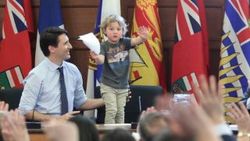 Justin Trudeau oğlunu parlamentoya getirdi