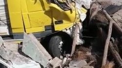 Alkollü sürücünün kullandığı tır bir evi yıktı