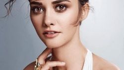 Hande Soral plajda aşka geldi