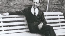 Garip akımı şairi: Orhan Veli Kanık
