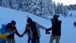 Afrikalılar Uludağ'da halay çekti